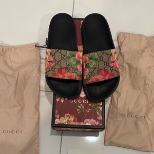 GUCCI
GG Supreme Monogram Blooms Slide Sandals 37 Beige Multicolor